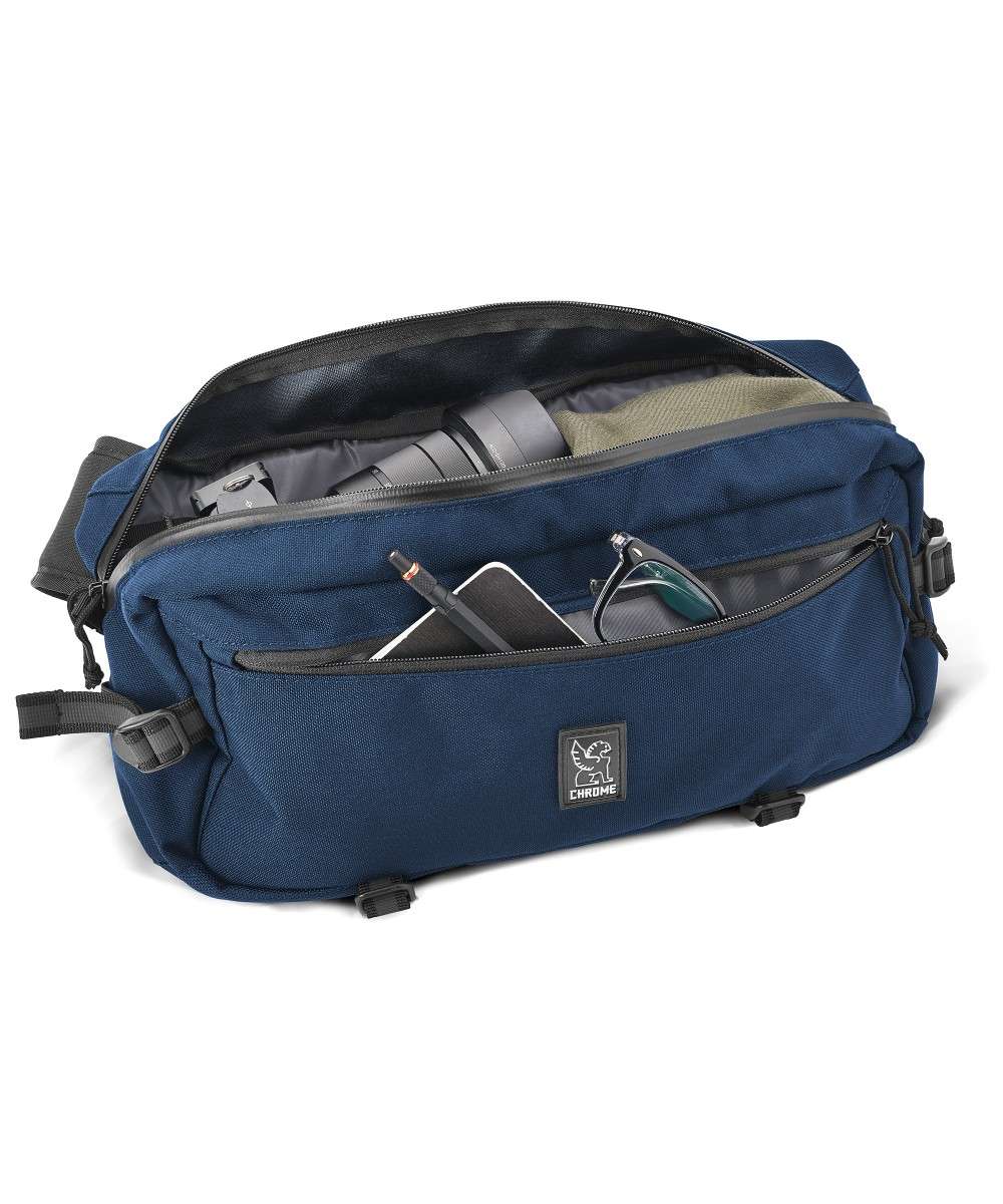 Chrome Kadet Nylon -olkalaukku, laivastonsininen alumiini