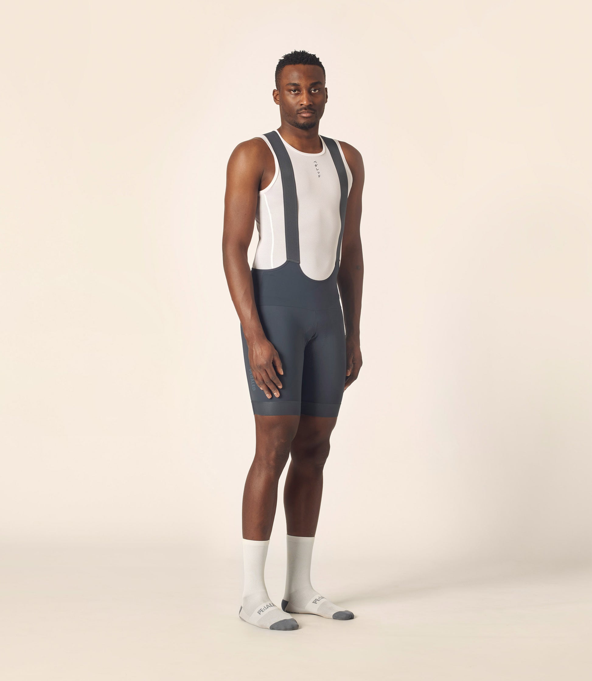 PEdALED Mirai Pantaloncini Leggeri con Bretelle, Grigio Scuro