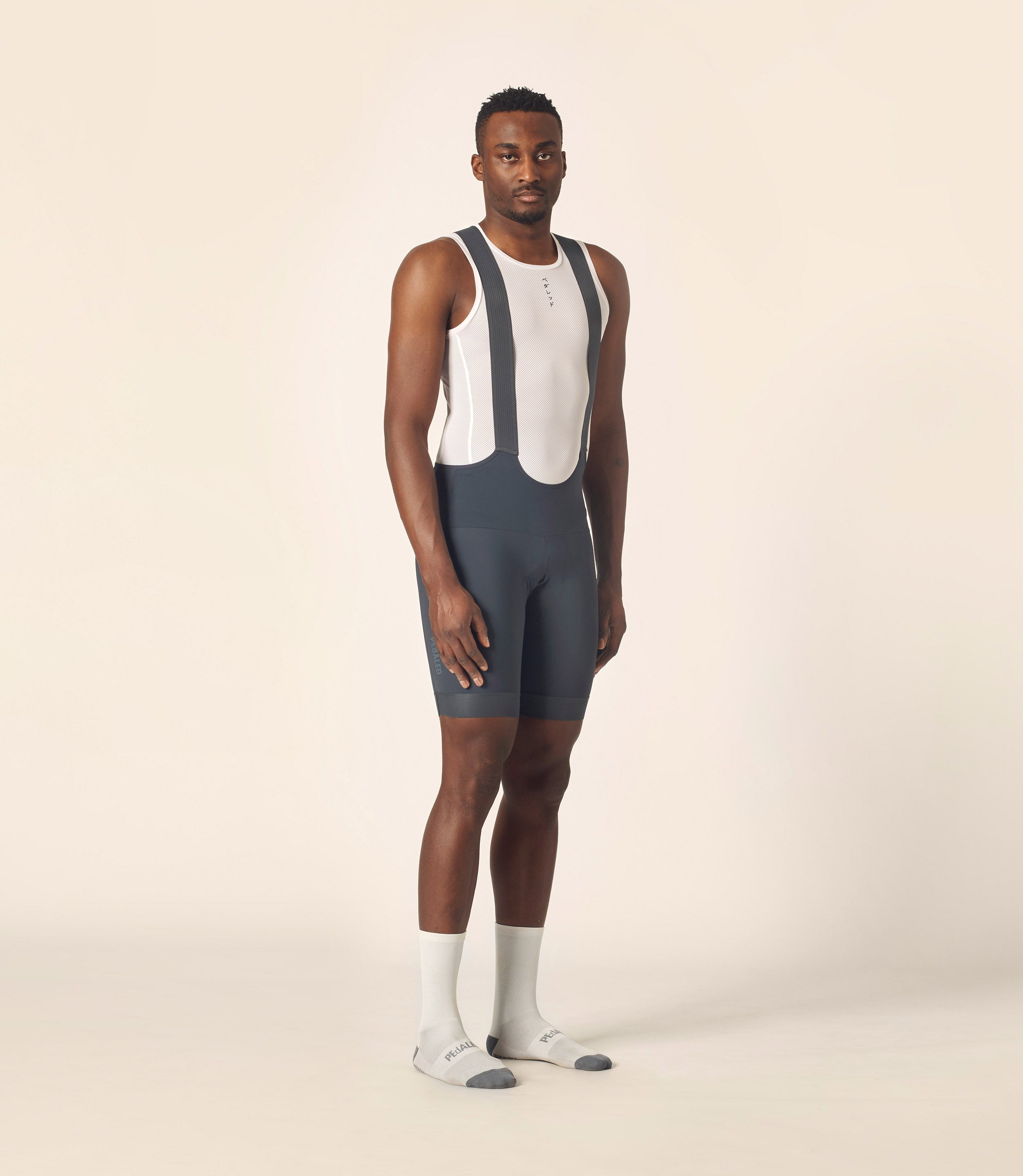 PEdALED Mirai Pantaloncini Leggeri con Bretelle, Grigio Scuro