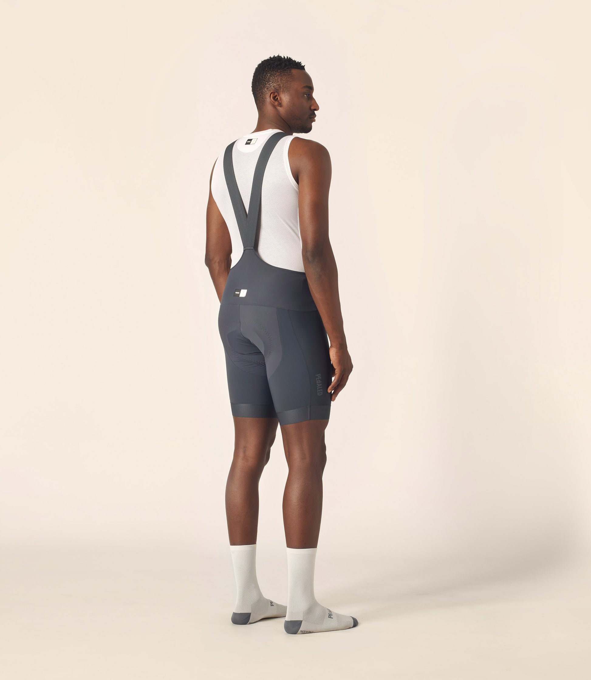 PEdALED Mirai Pantaloncini Leggeri con Bretelle, Grigio Scuro