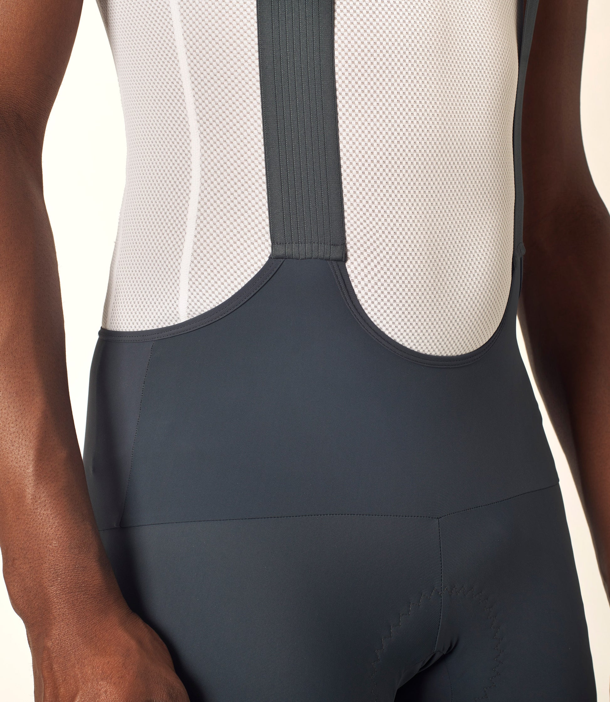 PEdALED Mirai Pantaloncini Leggeri con Bretelle, Grigio Scuro