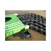 Izumi 410 Track Kæde 1/8" - Sort