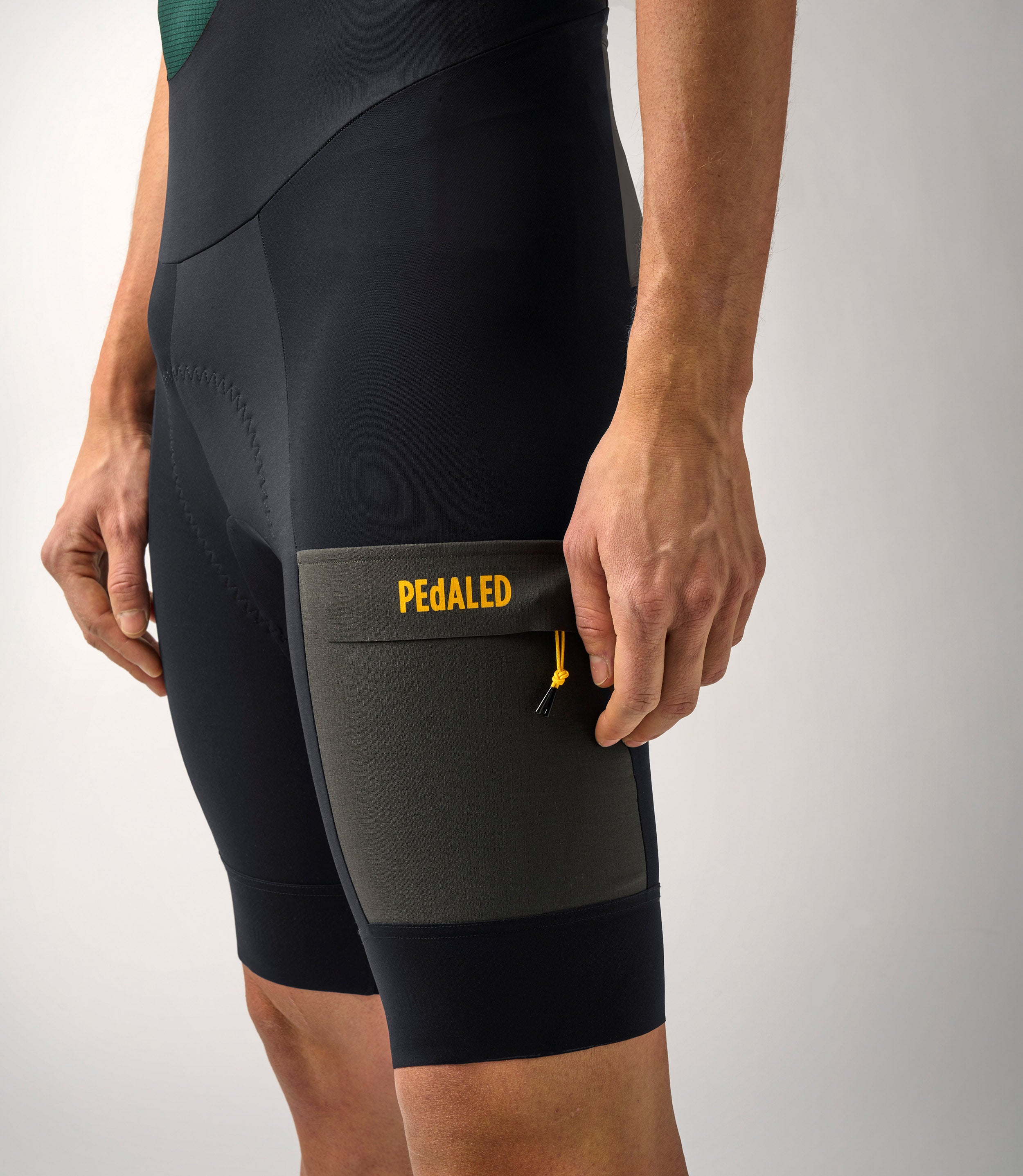 PEdALED Odyssey Sommer-Radträgerhose - Schwarz