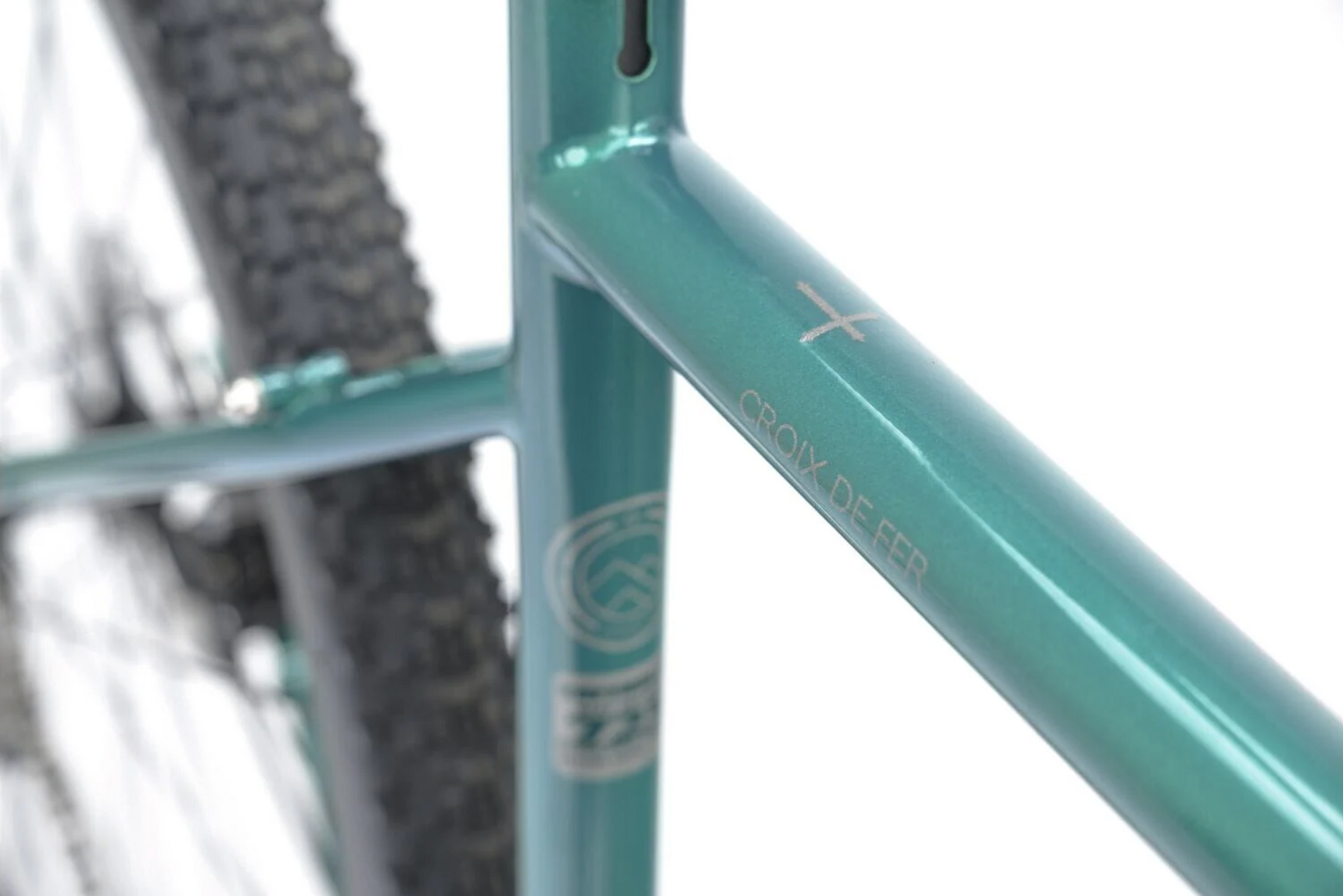 Genesis Croix de Fer 40 (Sterling Gloss)
