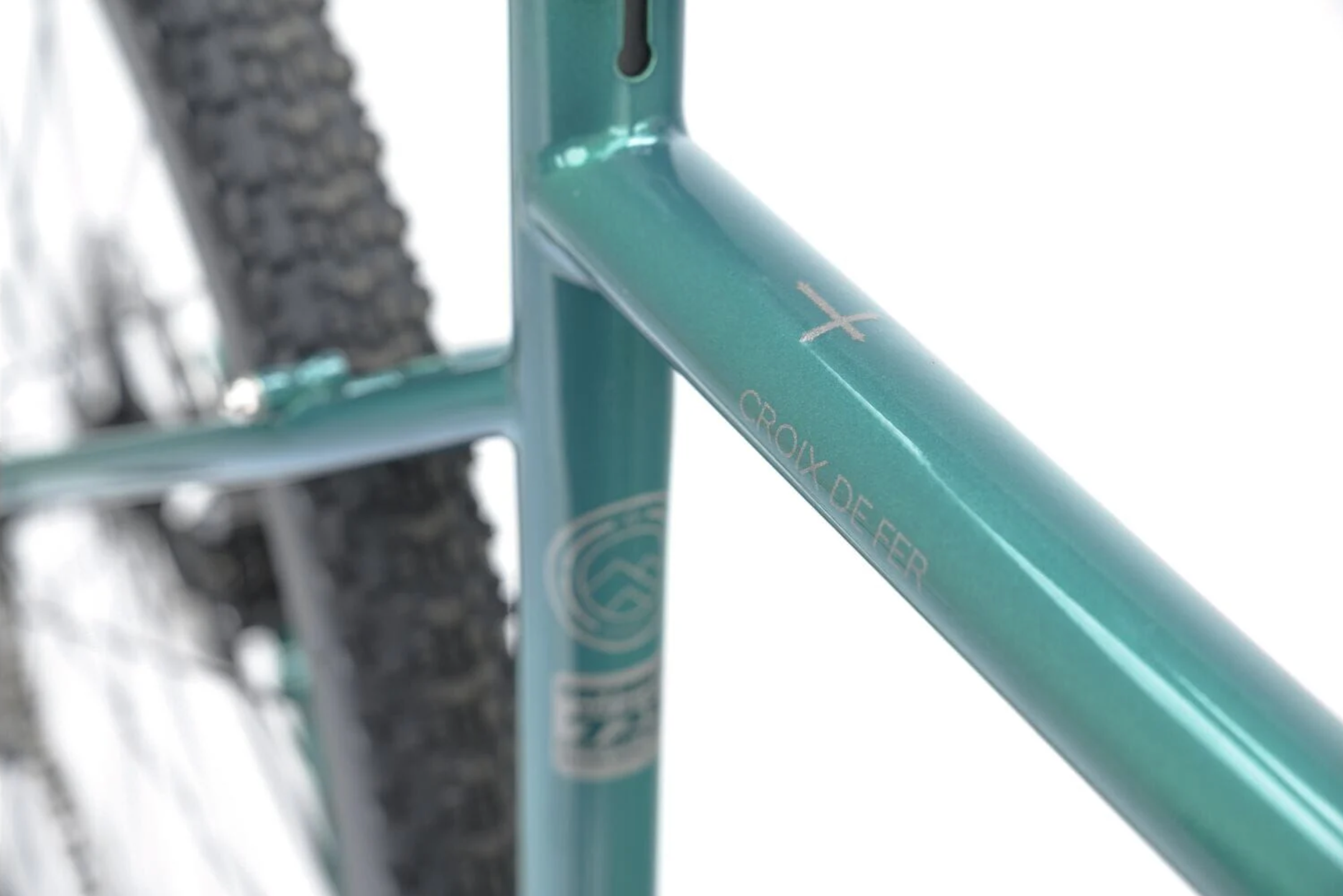 Genesis Croix de Fer 40 (Sterling Gloss)