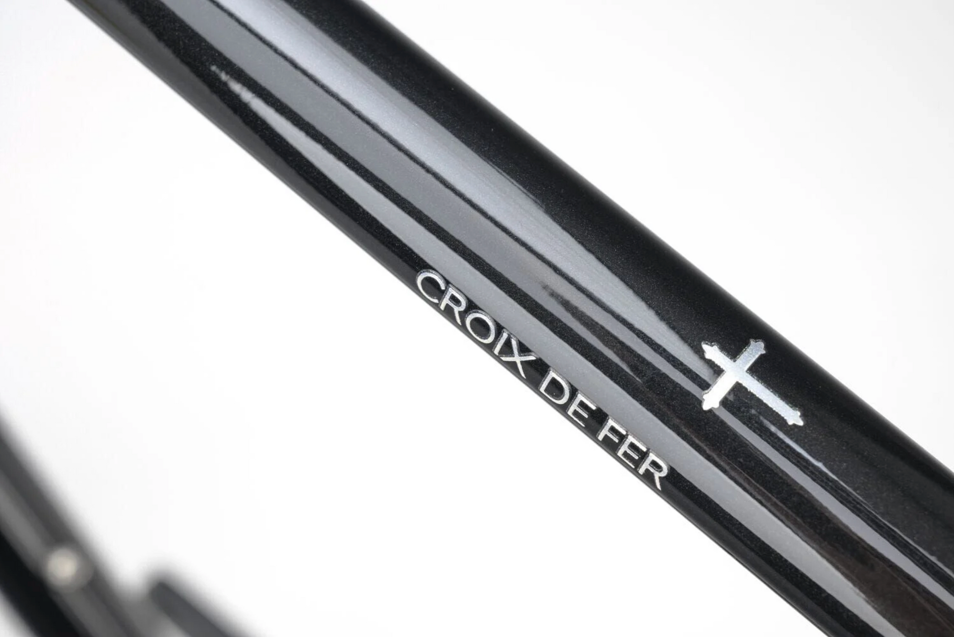 Genesis Croix de Fer 20 (Burt Bachablack)