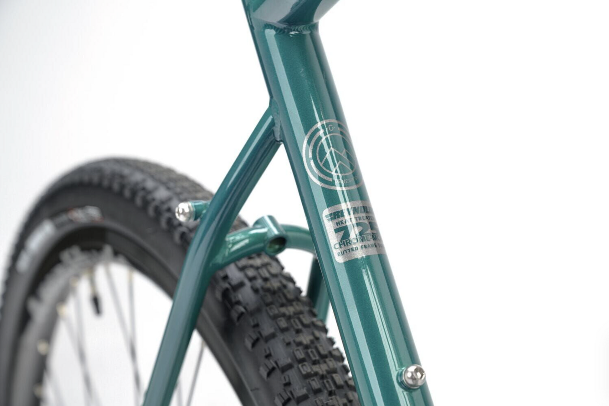 Genesis Croix de Fer 40 (Sterling Gloss)