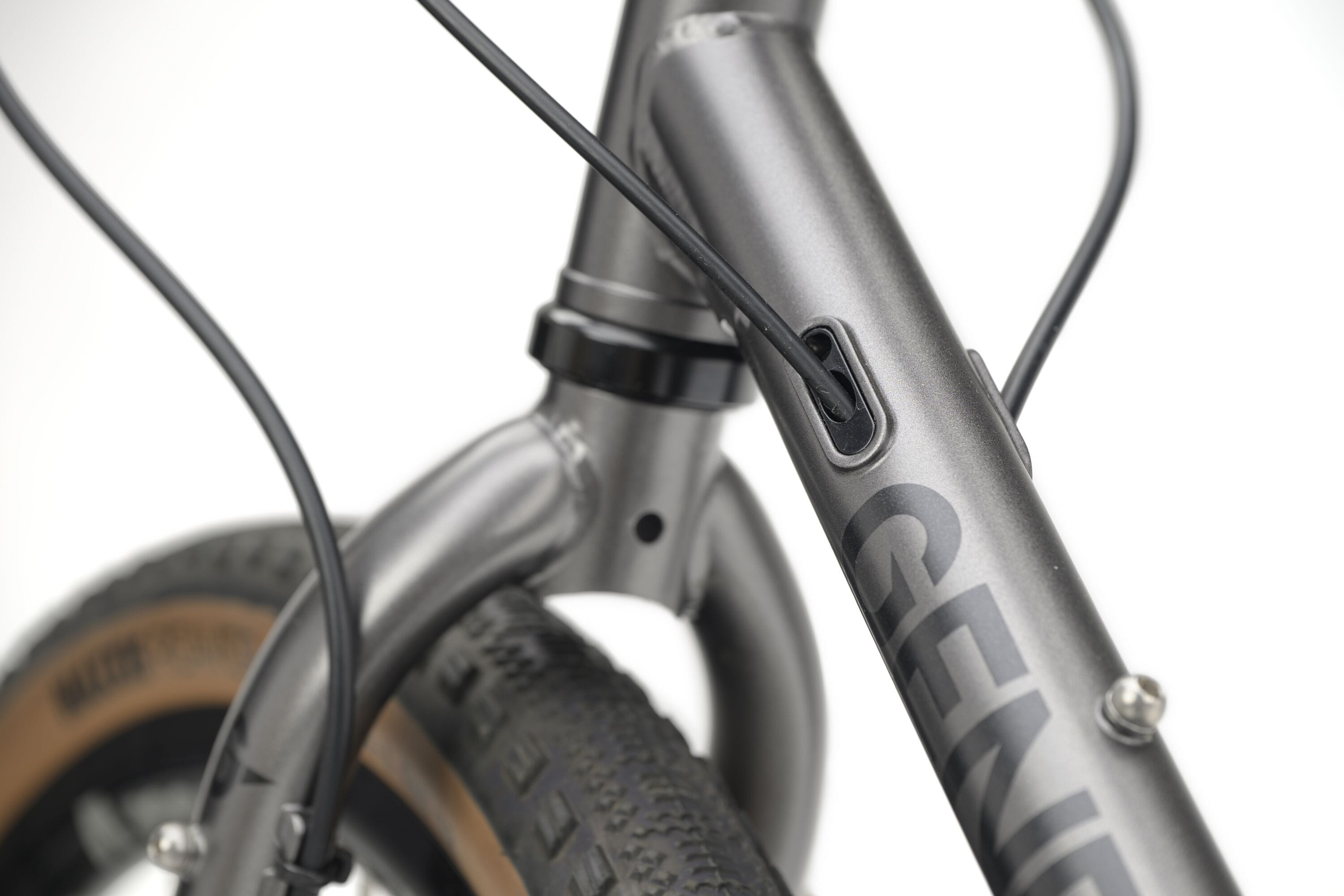 Genesis Croix de Fer 20 Flat Bar (Greymiriquai)