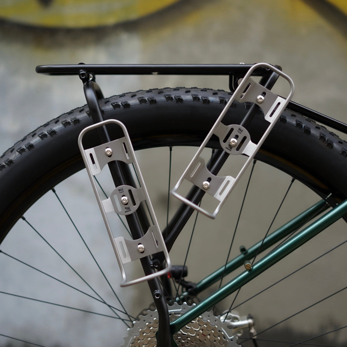 Veloci VLCmade Titanium Sidekick Cargo Cage – montering på Wednesday-pakethållare